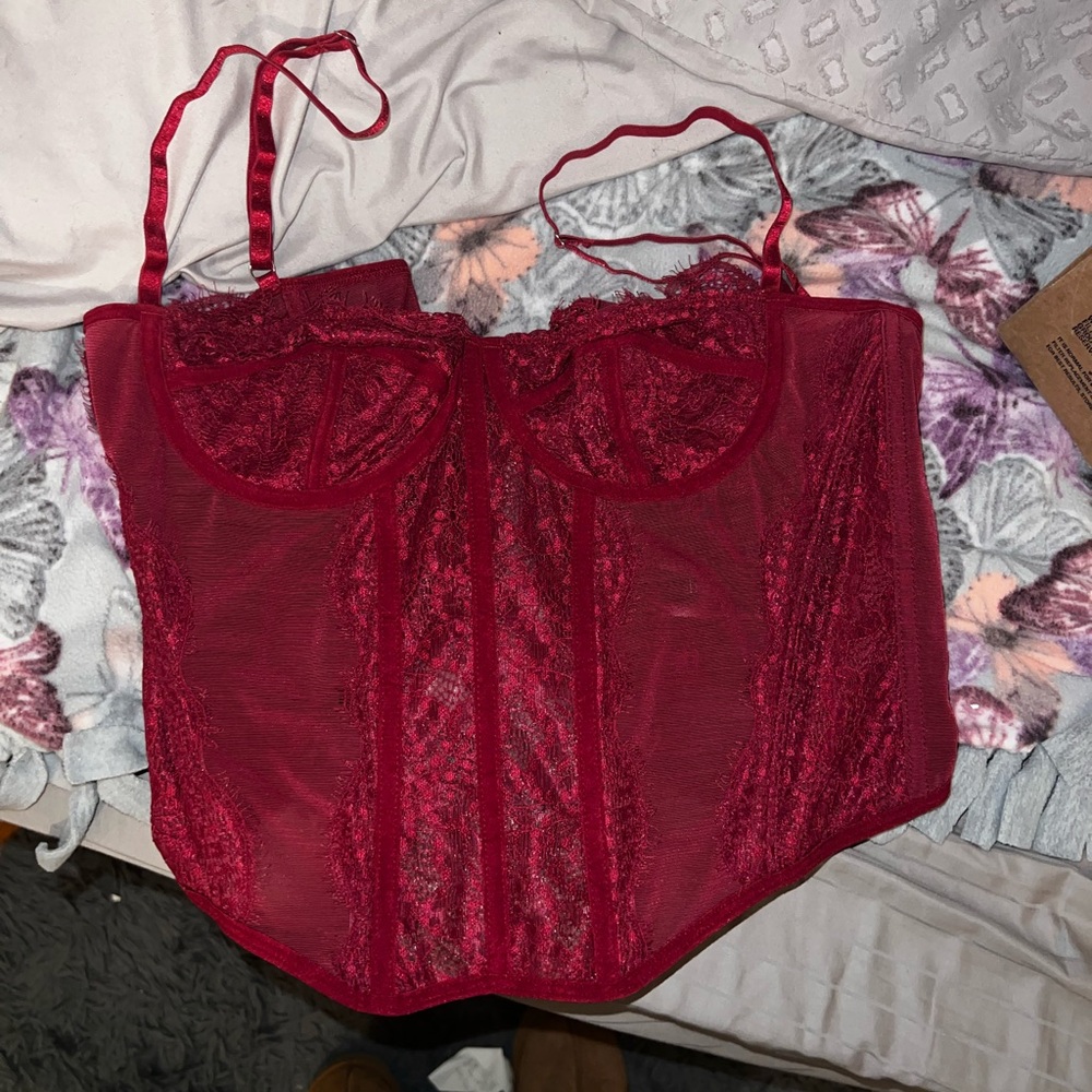 Elegant Red Lace Bustier